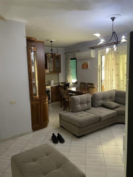 Tirane, jepet me qera apartament 2+1, Kati 1, 90 m2 470 € (KODRA E DIELLIT)