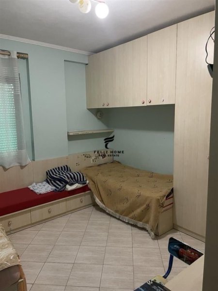 Tirane, jepet me qera apartament 2+1, Kati 1, 90 m2 470 € (KODRA E DIELLIT)