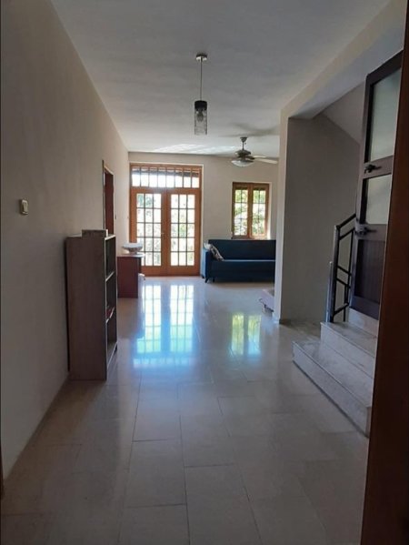 Tirane, jepet me qera apartament 3 Katshe, Kati 3, 400 m2 1,300 € (Don Bosko)