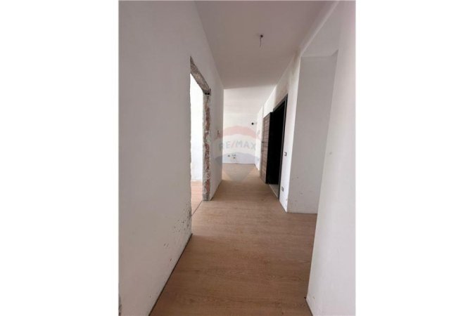 Tirane, shitet apartament 2+1+Aneks+Ballkon, Kati 8, 85 m² 85,000 € (UNIVERS CITY)