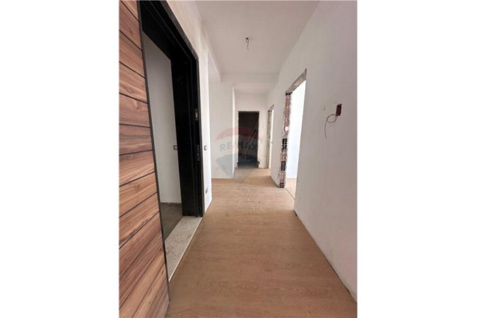 Tirane, shitet apartament 2+1+Aneks+Ballkon, Kati 8, 85 m² 85,000 € (UNIVERS CITY)