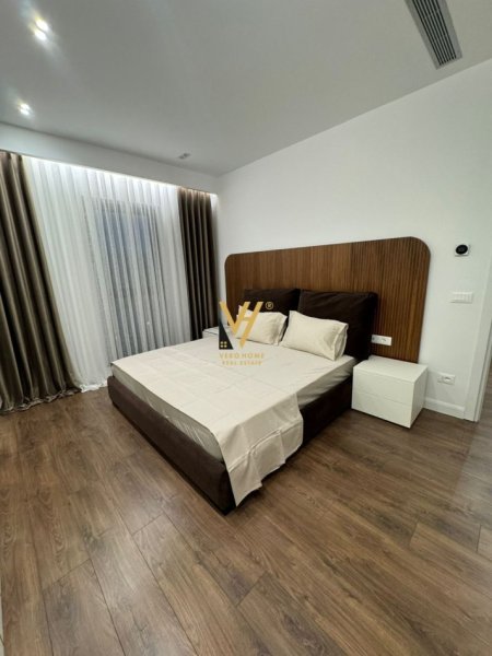 Tirane, jepet me qera apartament 3+1+2+ Ballkon + Post Parkimi , Kati 15, 160 m² 1,800 EURO  (RRUGA E KAVAJES)