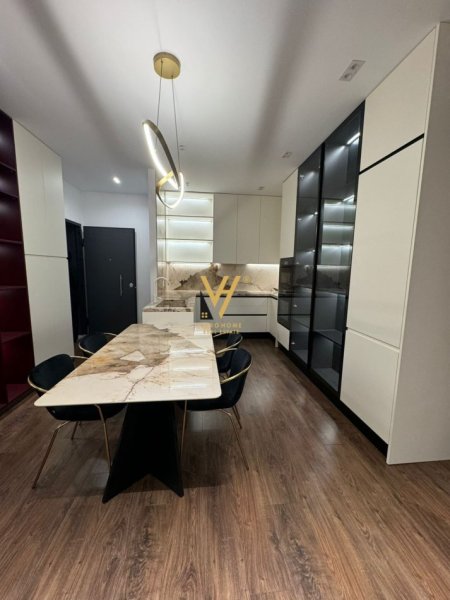 Tirane, jepet me qera apartament 3+1+2+ Ballkon + Post Parkimi , Kati 15, 160 m² 1,800 EURO  (RRUGA E KAVAJES)