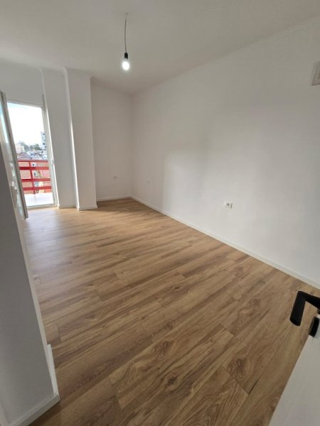 Tirane, shitet apartament 2+1, Kati 5, 74 m² 132,000 € (XHAMLLIK)
