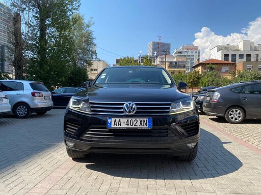 Tirane, shes makine Volkswagen Touareg Viti 2014, 17.000 Euro