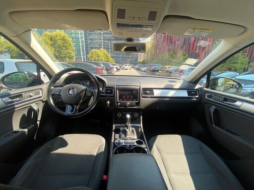Tirane, shes makine Volkswagen Touareg Viti 2014, 17.000 Euro