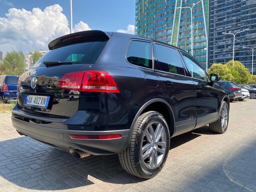 Tirane, shes makine Volkswagen Touareg Viti 2014, 17.000 Euro