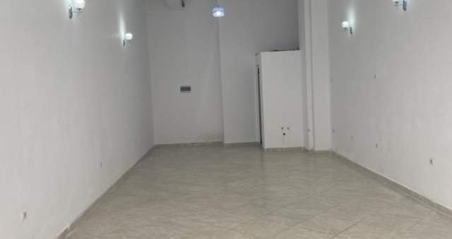 Tirane, shitet dyqan Kati 0, 55 m² 1900 Euro/m2 (Perballe Dy Palmat)