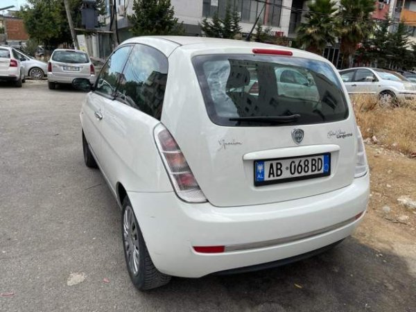 Tirane, shes makine Lancia Y Viti 2008, 2900 Euro