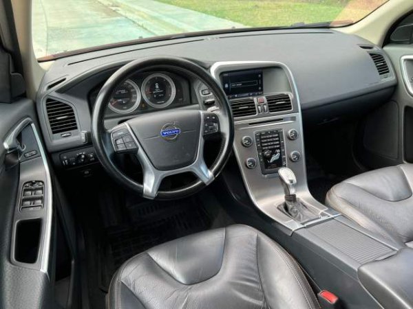 shes Volvo VOLVO XC 60 - AUTOMAT - 2.4 NAFTE - 2014