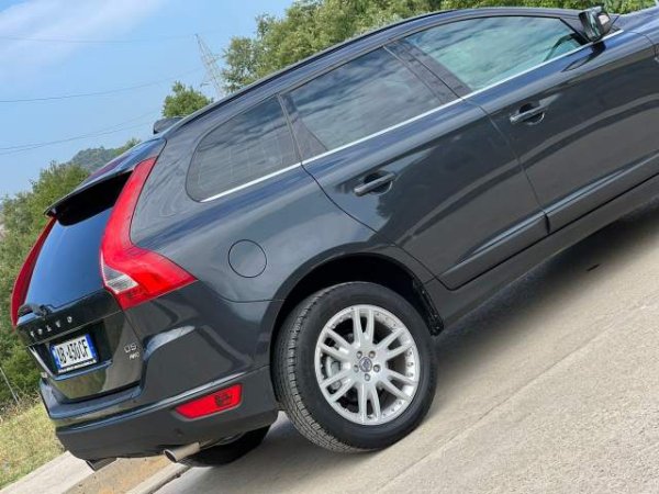 shes Volvo VOLVO XC 60 - AUTOMAT - 2.4 NAFTE - 2014