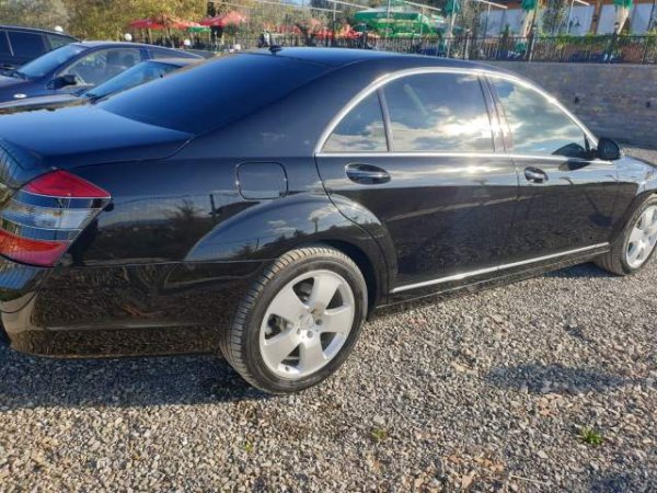 Tirane, shitet makine Mercedes-Benz Viti 2007, 9.000 Euro