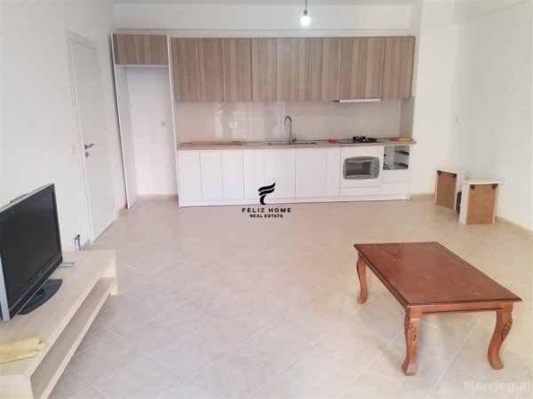 Tirane, jepet me qera apartament 2+1, Kati 6, 110 m² 400 € (KINOSTUDIO)