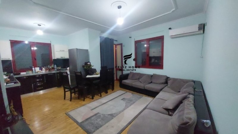 Tirane, jepet me qera apartament 1+1, Kati 6, 80 m² 400 € (YZBERISHT)