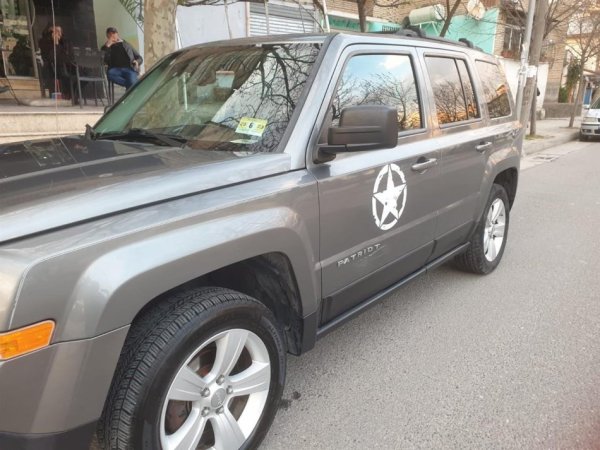 Tirane, shes makine Jeep , Benzin, gri e erret, automatik, , 96 kW (130 PS) 240000 km, 7,500 €