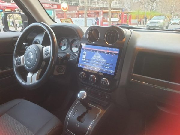 Tirane, shes makine Jeep , Benzin, gri e erret, automatik, , 96 kW (130 PS) 240000 km, 7,500 €