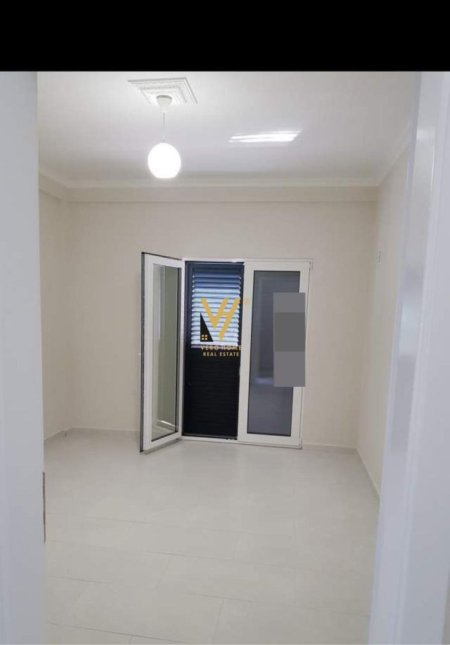 Tirane, jepet me qera Vile 3+1, , 250 m² 900 € (RRUGA E ELBASANIT)