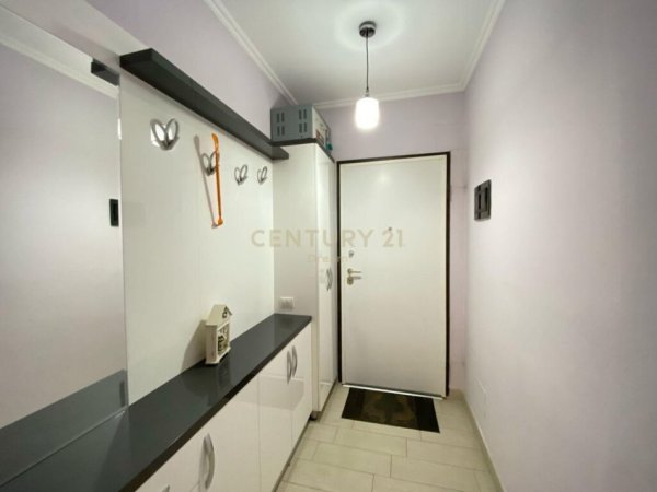 Tirane, shitet apartament 2+1, , (Fresk)