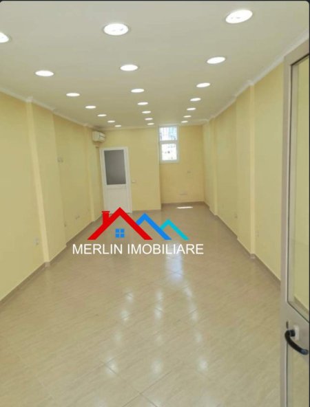 Tirane, shitet  Ambjent Biznesi, 43 m² per  118,000 € ( Ne Vasil Shanto, rruga Viktor Eftemiu)