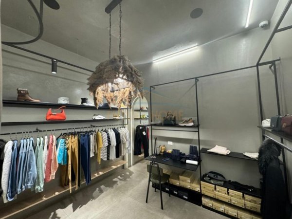Tirane, shitet ambjent biznesi , , 60 m² (Bulevardi &quot;Bajram Curri&quot;)
