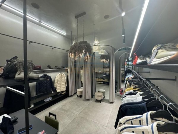 Tirane, shitet ambjent biznesi , , 60 m² (Bulevardi &quot;Bajram Curri&quot;)