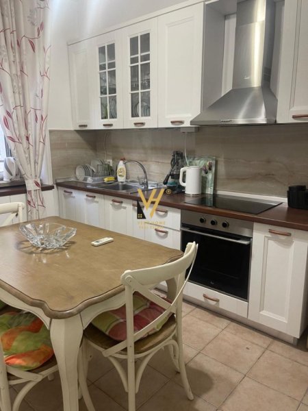 Tirane, jepet me qera apartament 2+1, Kati 1, 80 m² 650 € (STADIUMI DINAMO)