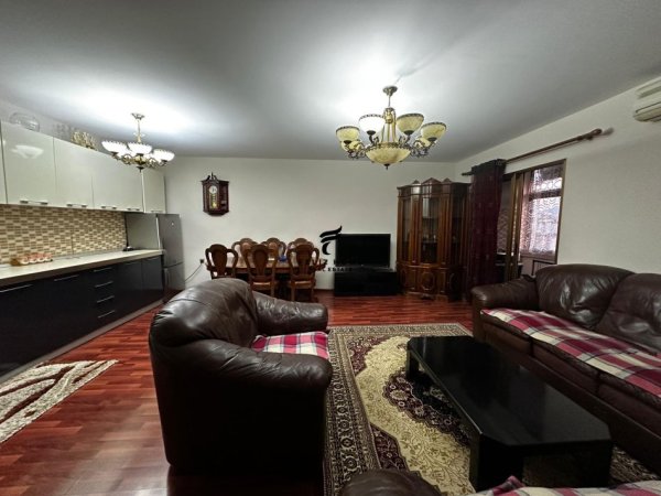 Tirane, jepet me qera apartament 2+1+Ballkon, Kati 5, 82 m² 500 € (RRUGA FORTUZI)