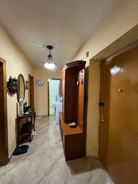 Tirane, jepet me qera apartament 1+1+Ballkon, Kati 4, 84 m² 500 € (Rruga e Kosovareve)