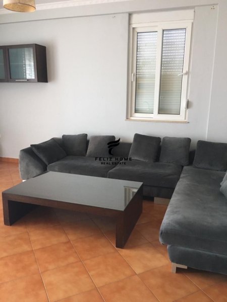 Tirane, jepet me qera apartament 2+1, Kati 5, 120 m² 500 € (KODFRA E DIELLIT)