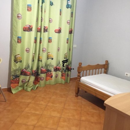 Tirane, jepet me qera apartament 2+1, Kati 5, 120 m² 500 € (KODFRA E DIELLIT)