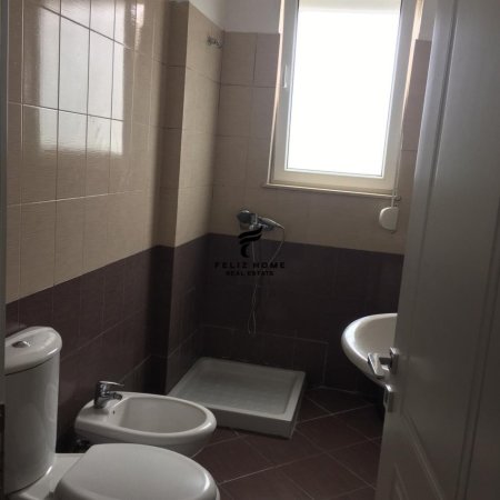 Tirane, jepet me qera apartament 2+1, Kati 5, 120 m² 500 € (KODFRA E DIELLIT)