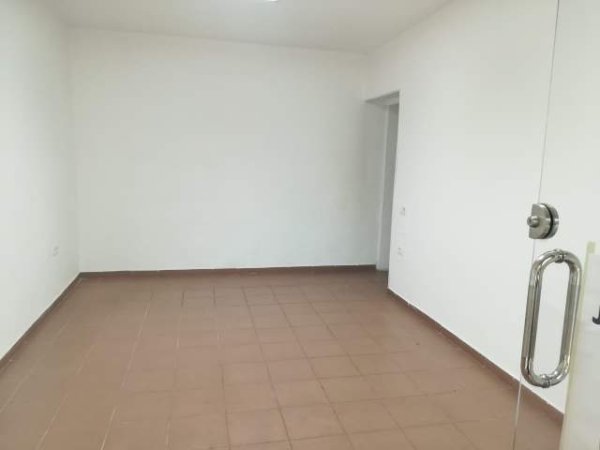 Tirane, shes dyqan Kati 0, 70 m² 245.000 Euro (BULEVARDI BAJRAM CURRI)