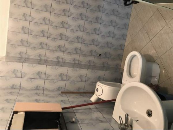 Fier, shes dyqan Kati 0, 30 m² 37.000 Euro (Lgjia Kastriot)
