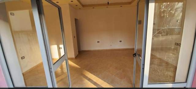 Berat, shitet dyqan Kati 0, 75 m² 42.000 Euro (donika kastrioti)