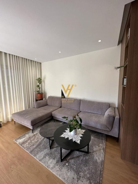 Tirane, jepet me qera apartament 2+1+Ballkon, Kati 3, 84 m² 900 € (LIQENI THATE)