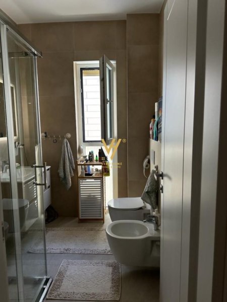 Tirane, jepet me qera apartament 2+1+Ballkon, Kati 3, 84 m² 900 € (LIQENI THATE)