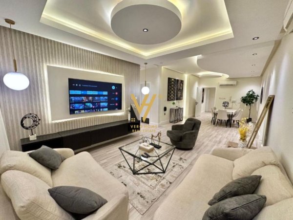 Tirane, jepet me qera apartament 3+1+Ballkon, Kati 4, 120 m² 1,000 € (LIQENI I THATE)