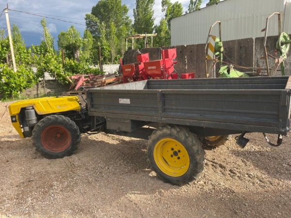 Lezhe, shes Rimorkio Makineri Bujqesore Italiane Musso 2800 euro , Nafte, e verdhë 2,800 €