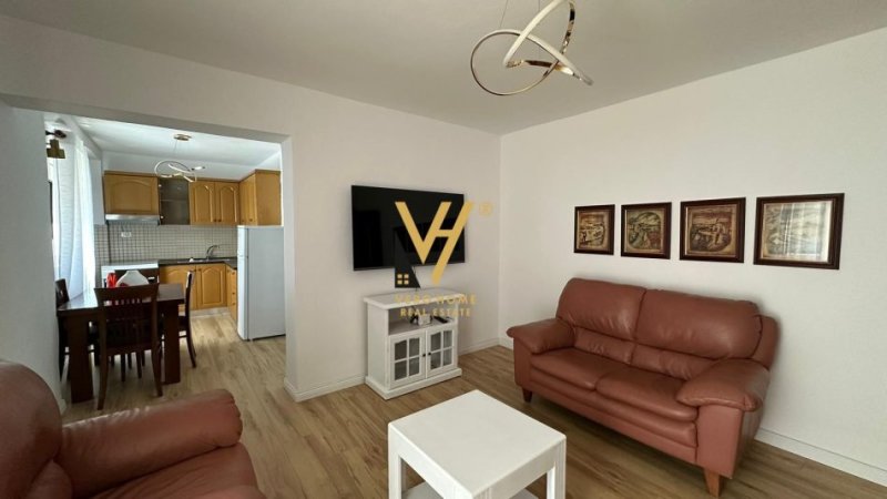 Tirane, jepet me qera apartament 2+1+Ballkon, Kati 3, 75 m² 700 € (BLLOK)