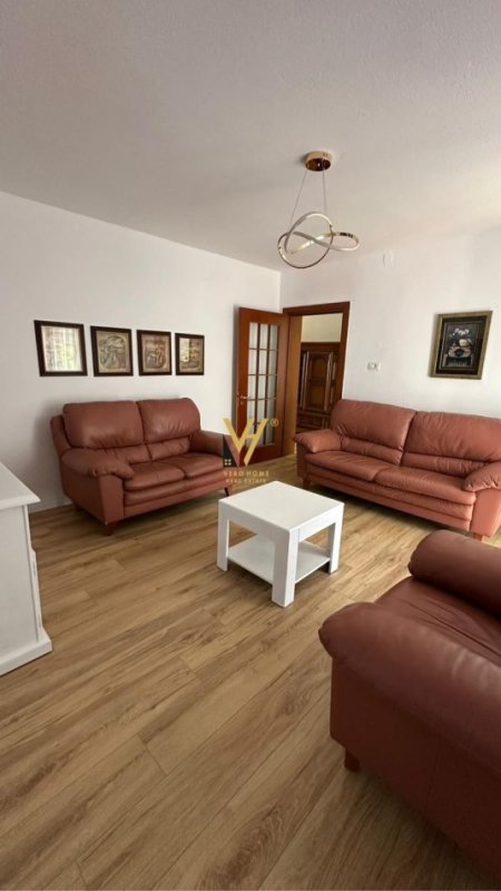 Tirane, jepet me qera apartament 2+1+Ballkon, Kati 3, 75 m² 700 € (BLLOK)