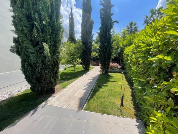 Tirane, shitet Vile , 736 m² 1,500,000 € (Rolling Hills)