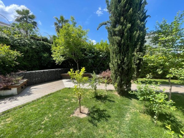 Tirane, shitet Vile , 736 m² 1,500,000 € (Rolling Hills)