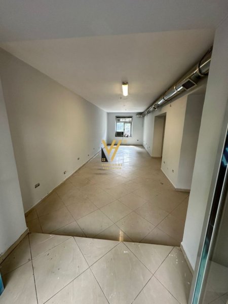 Tirane, shitet ambjent biznesi , Kati 0, 60 m² 105,000 € (BRRYLI)