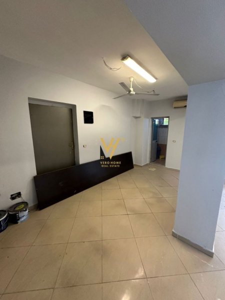 Tirane, shitet ambjent biznesi , Kati 0, 60 m² 105,000 € (BRRYLI)