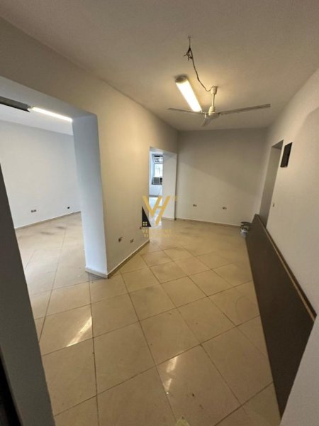 Tirane, shitet ambjent biznesi , Kati 0, 60 m² 105,000 € (BRRYLI)