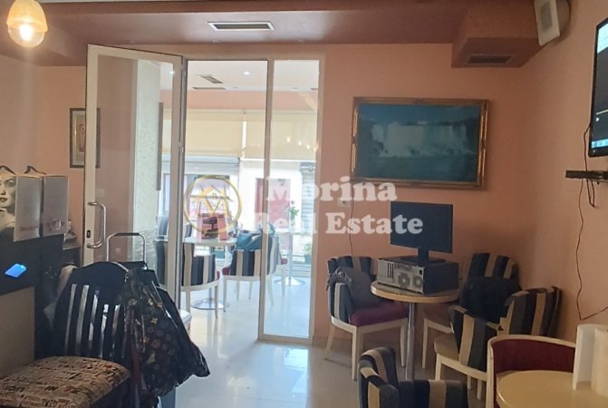 Tirane, shitet lokal , Kati 1, 100 m² 300,000 € (Rruga Fortuzi)