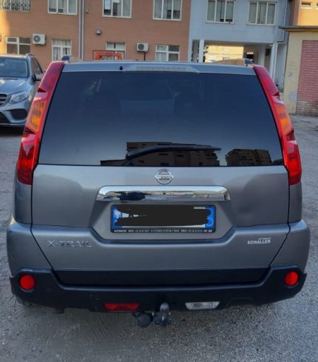 Tirane, shes makine Nissan , Nafte, kafe, manuale