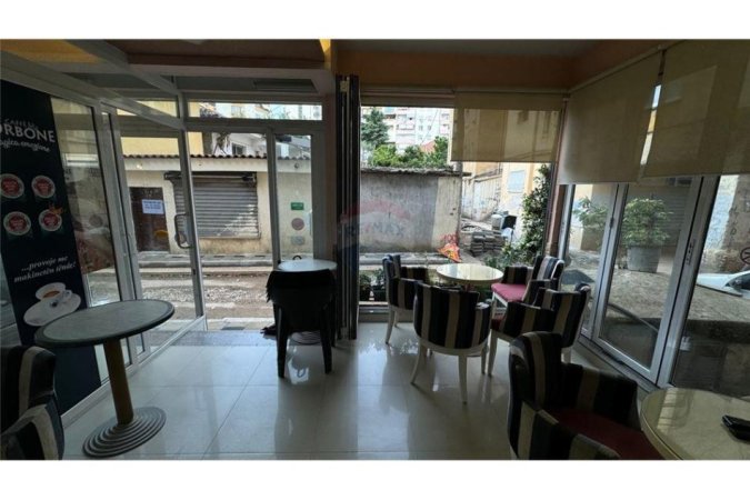 Tirane, shitet lokal Kati 0, 96 m² 310,000 € (Rruga &quot;Mehmet Brocaj&quot;)