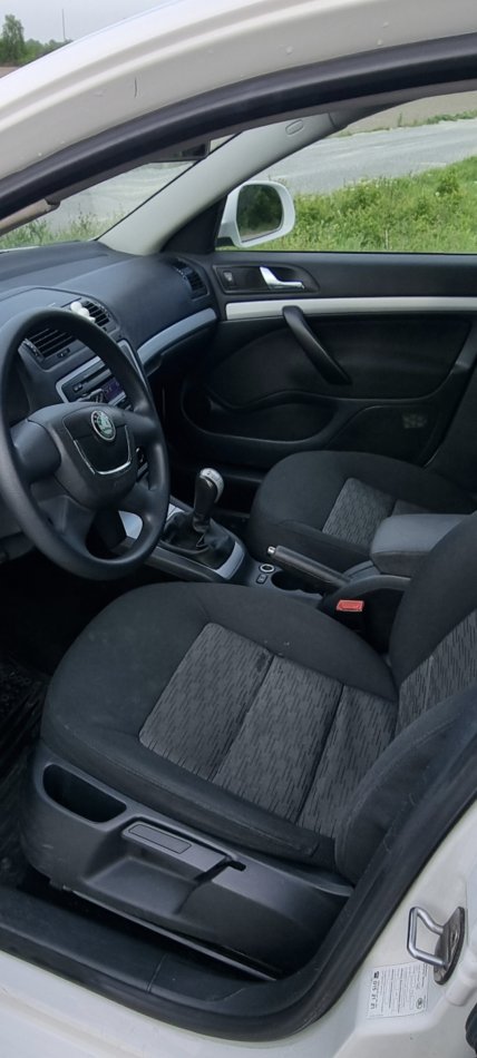 Shes makine Skoda octavia, Nafte, manuale, Klima, 120000 km, 6,999 €