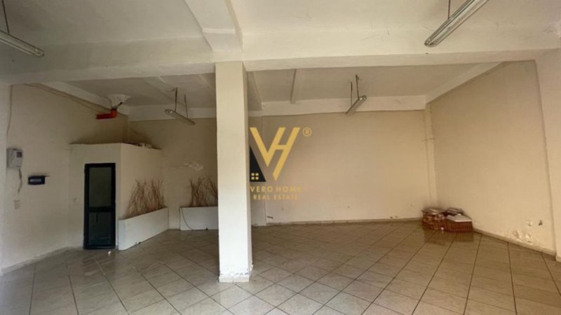 Elbasan, shitet dyqan Kati 0, 80 m² 40,000 € (ELBASAN)